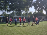 Laatste training S.K.N.W.K. JO8-1 (partijtje tegen de ouders) van maandag 2 juni 2025 (113/123)